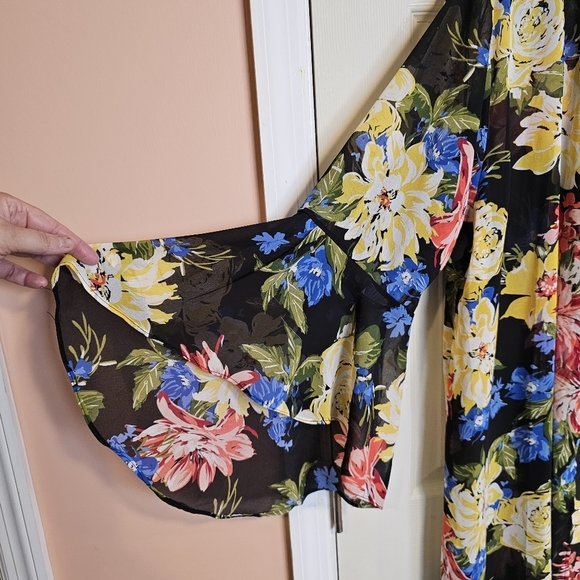 Umgee Plus Size Bell Sleeve Floral Open Front Kimono - Picture 6 of 6